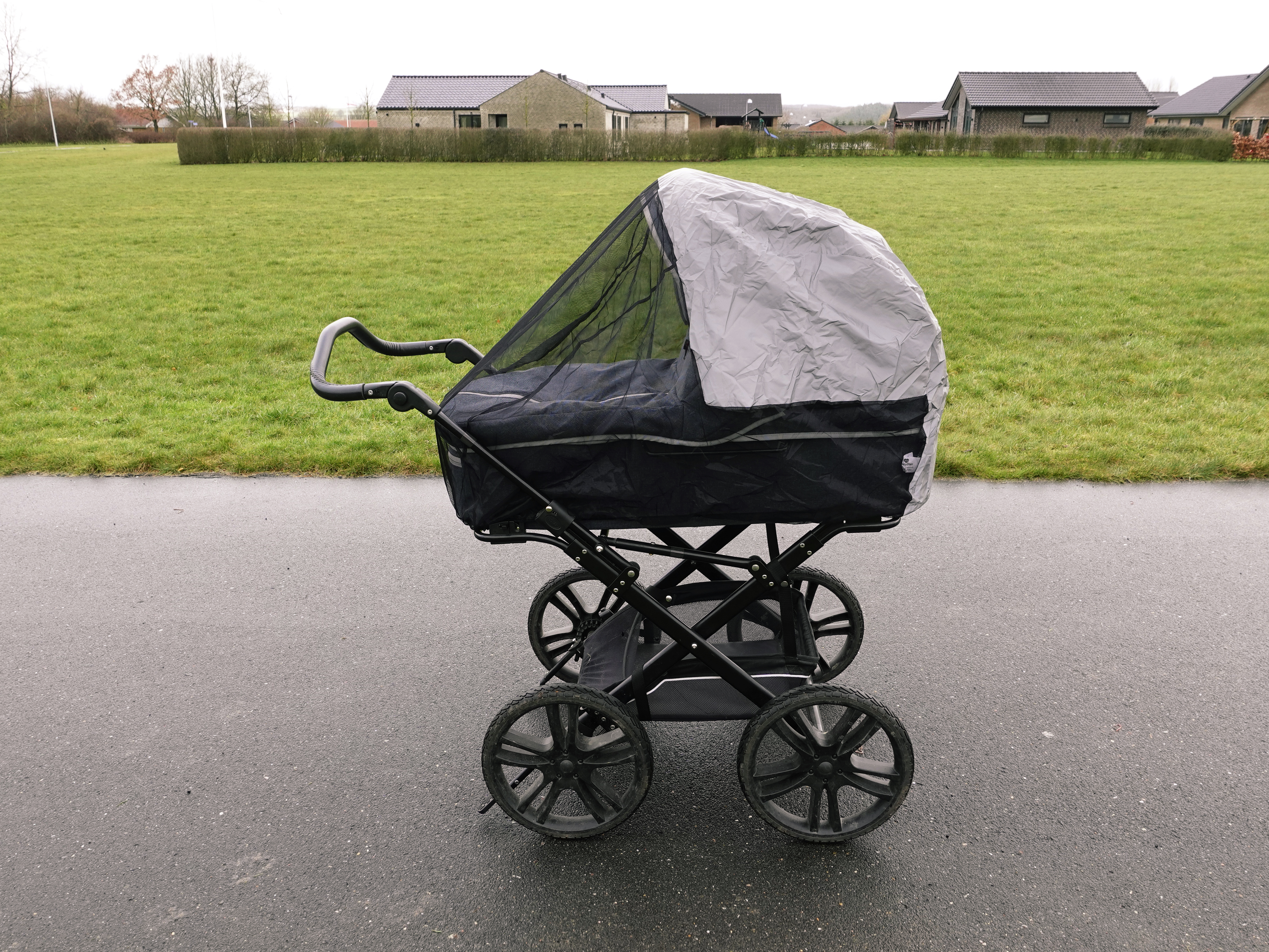 SuperSafe Mosquito Net by BabyDan Reflective mosquito net for pram