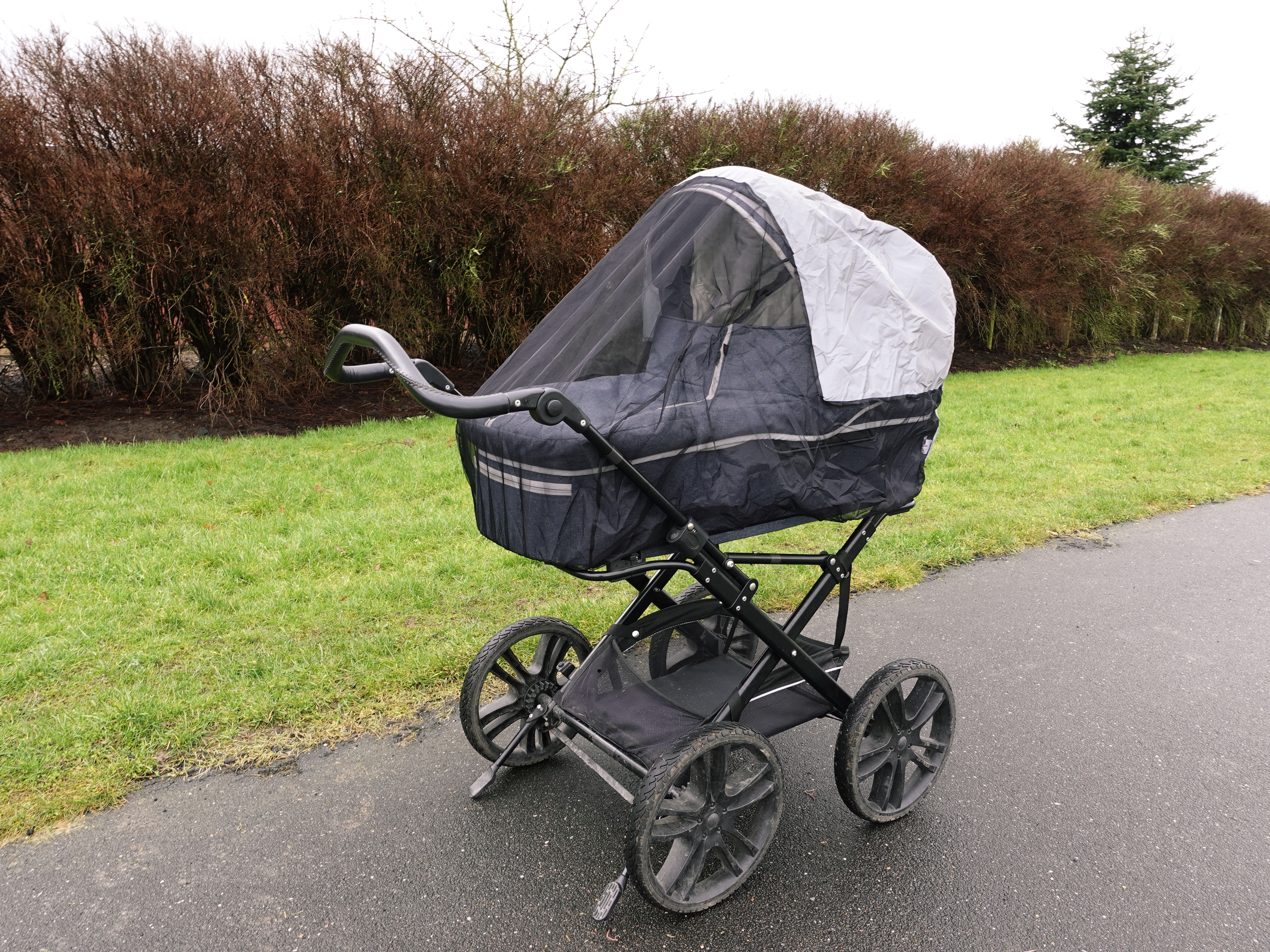 Mosquito cover for store pram