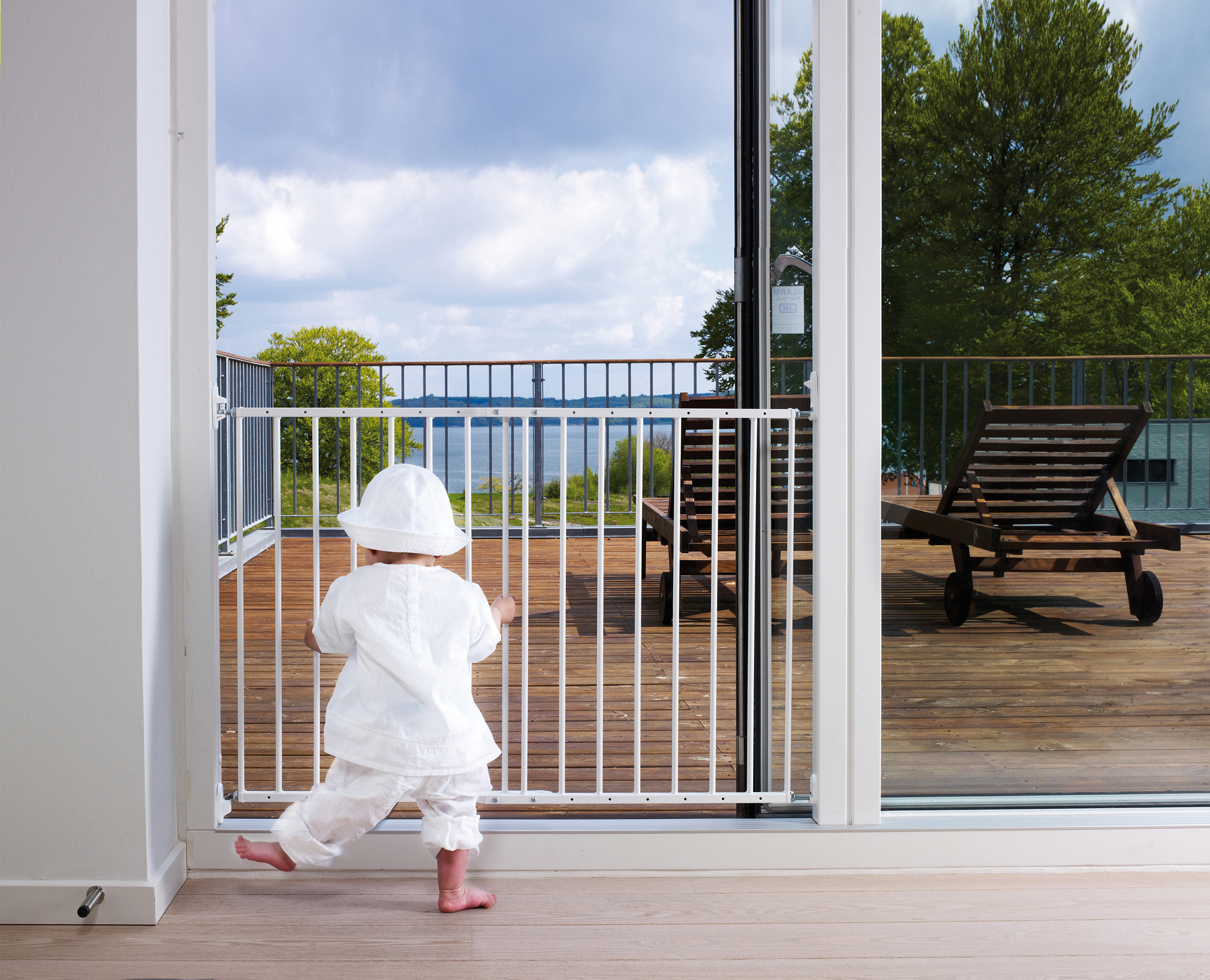 Babydan multidan wooden store extending safety gate